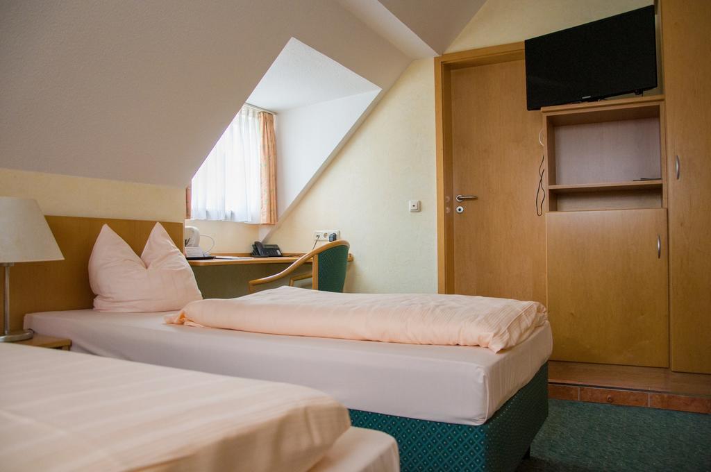 Hotel Domizil Alte Post Püttlingen Zimmer foto