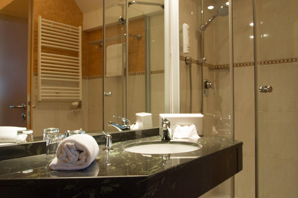 Hotel Domizil Alte Post Püttlingen Zimmer foto